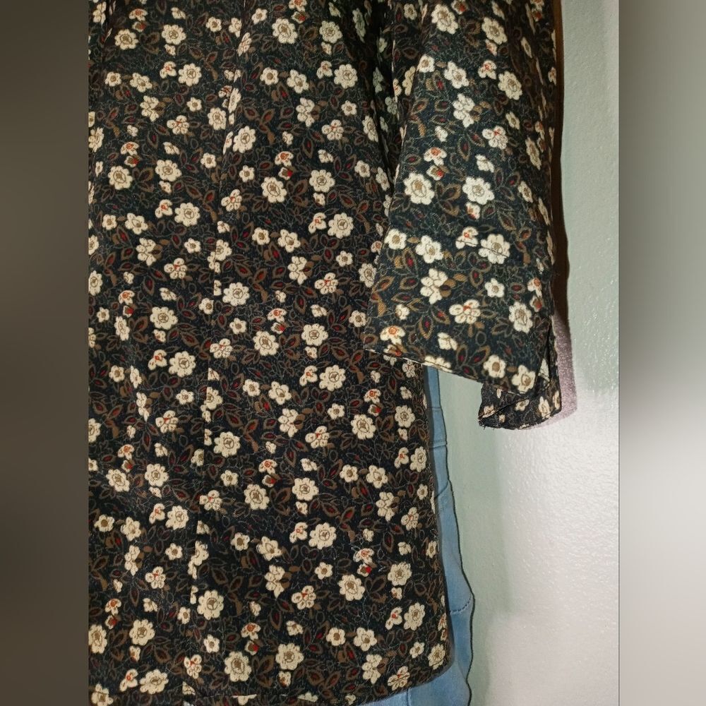 COPY - One blouse - Picture 6 of 16
